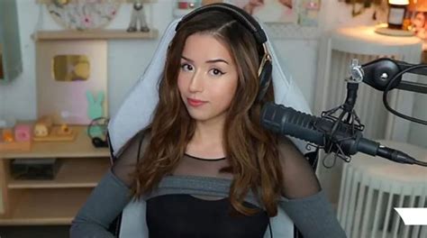 pokimane slip|Pokimane Risks Twitch Ban After Spicy Wardrobe。